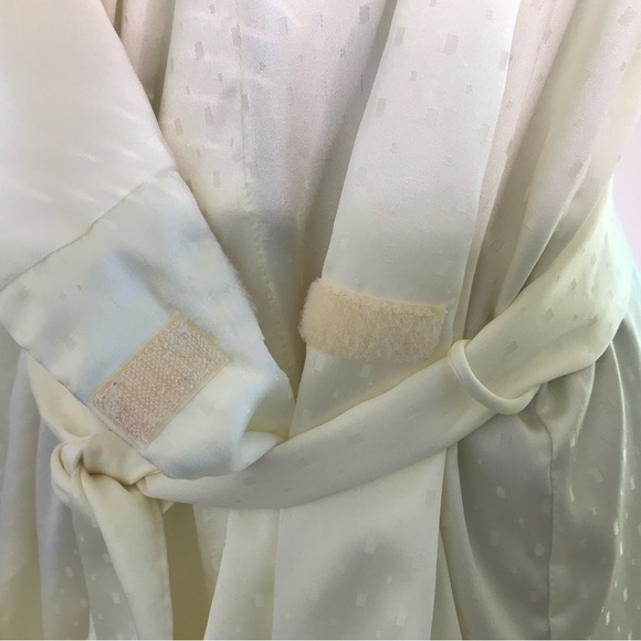 Vtg Victoria's Secret Gold Crown Label Satin Robe w/ belt Size Large Ivory 70s - Picture 10 of 13